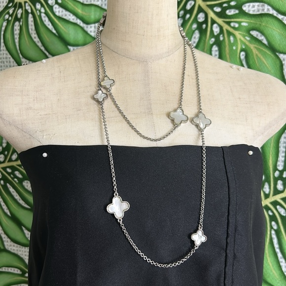 🖤Mother of pearl Clover 🍀 charm necklace - Picture 3 of 8